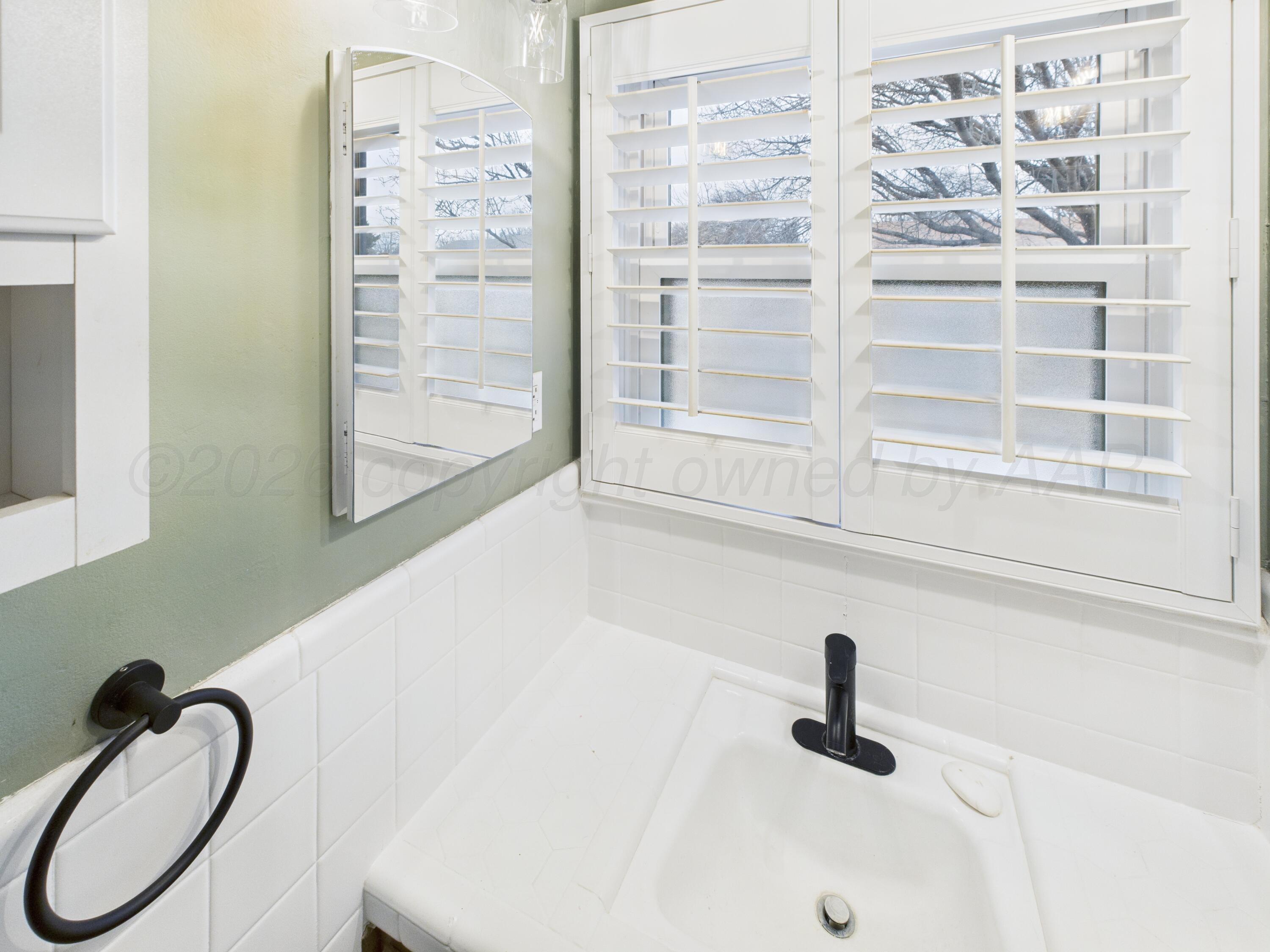 528 North Red Deer Street Pampa, TX 79065 - Photo 26 of 41 a bathroom with a bathtub and a window