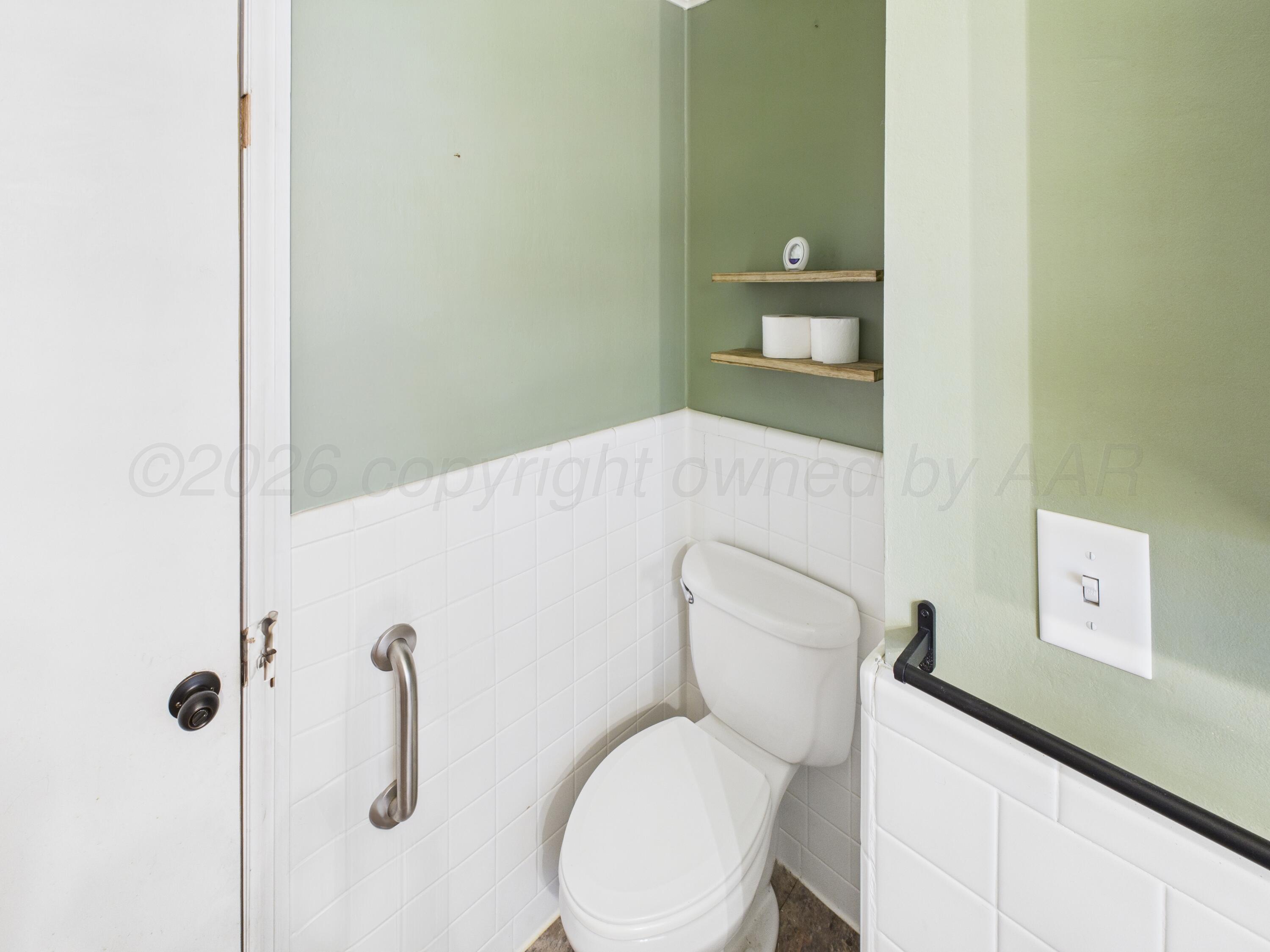 528 North Red Deer Street Pampa, TX 79065 - Photo 27 of 41 a bathroom with a toilet