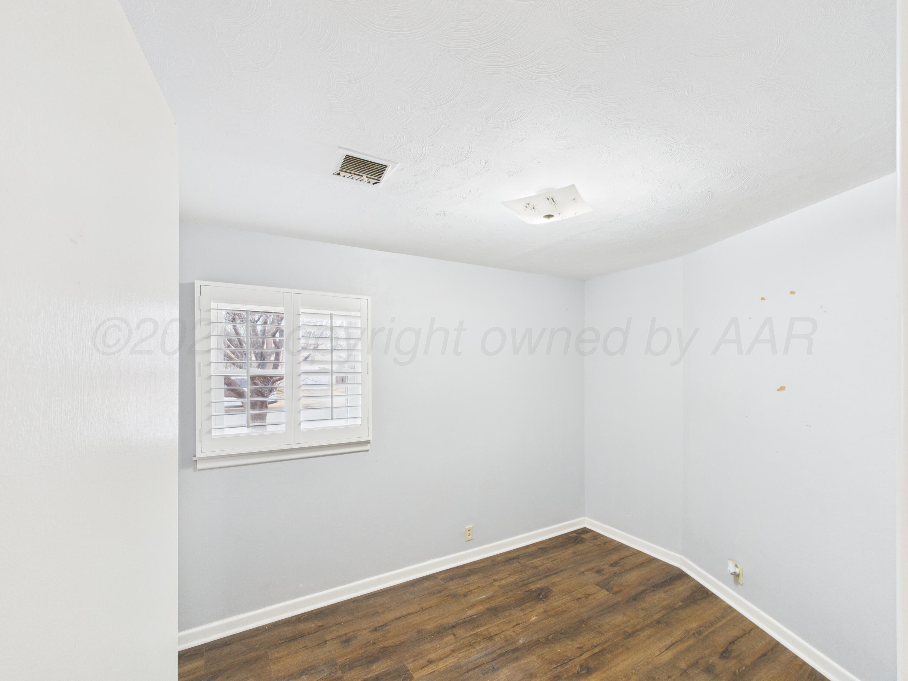 528 North Red Deer Street Pampa, TX 79065 - Photo 28 of 41 an empty room with wooden floor and windows