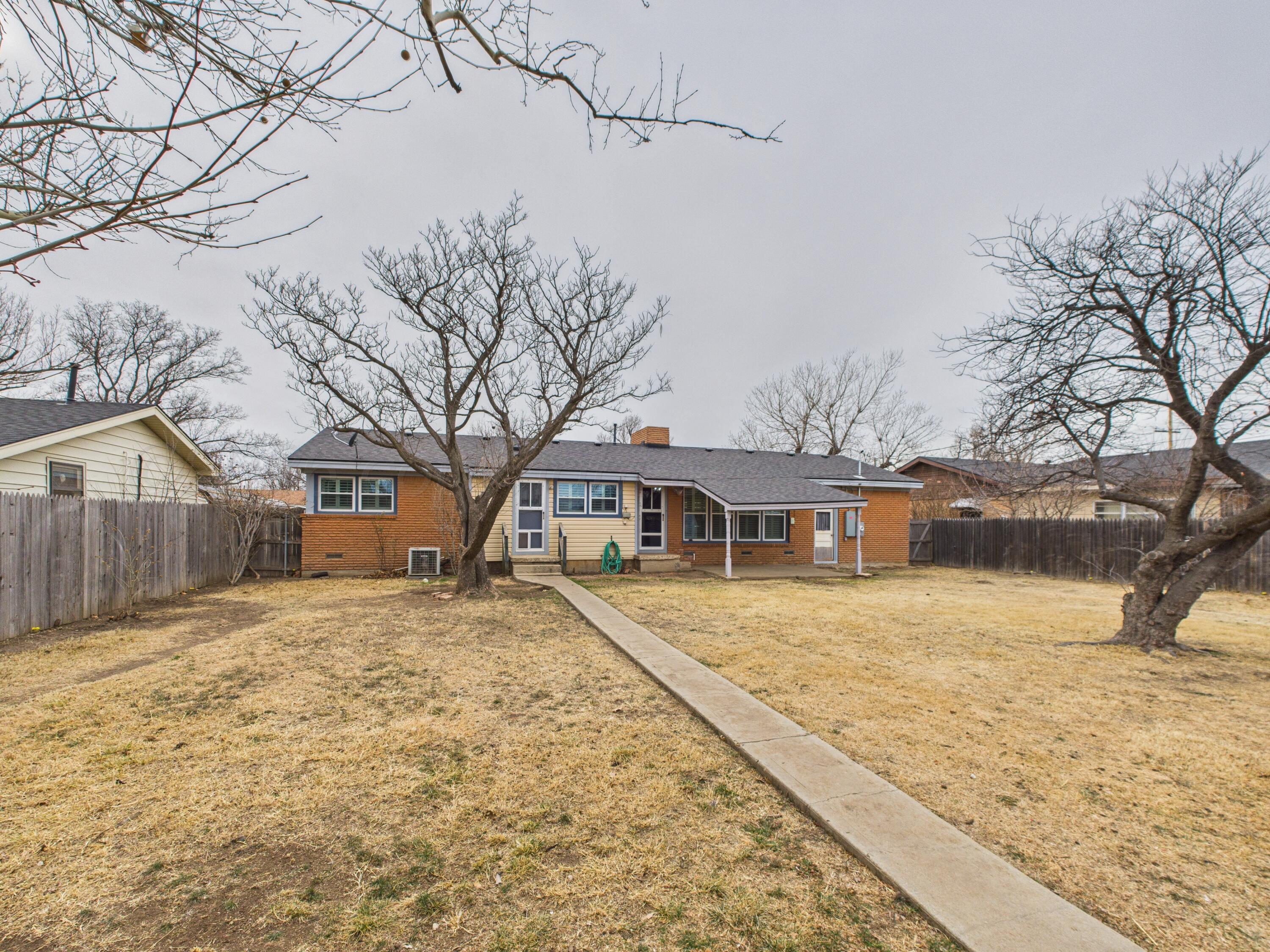 528 North Red Deer Street Pampa, TX 79065 - Photo 40 of 41 front view of a house with a yard covered in snow