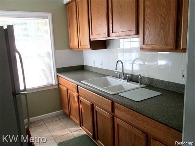 3302 Starr Road Royal Oak, MI 48073 - Photo 4 of 11 Kitchen