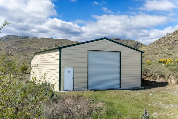 $250,000 | 26 Alkali Lake Road, Riverside, WA 98849