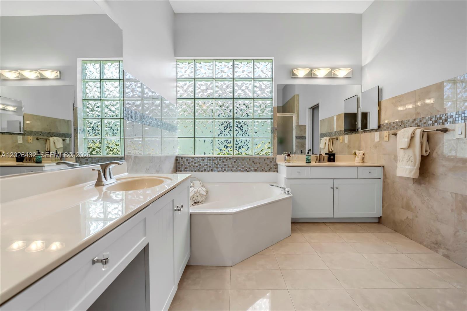 3852 Oak Ridge Circle Weston, FL 33331 - Photo 20 of 57
