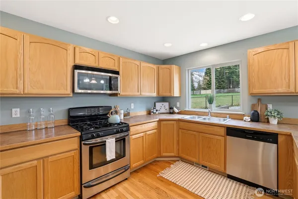 $775,000 | 10153 67th Avenue East, Puyallup, WA 98373