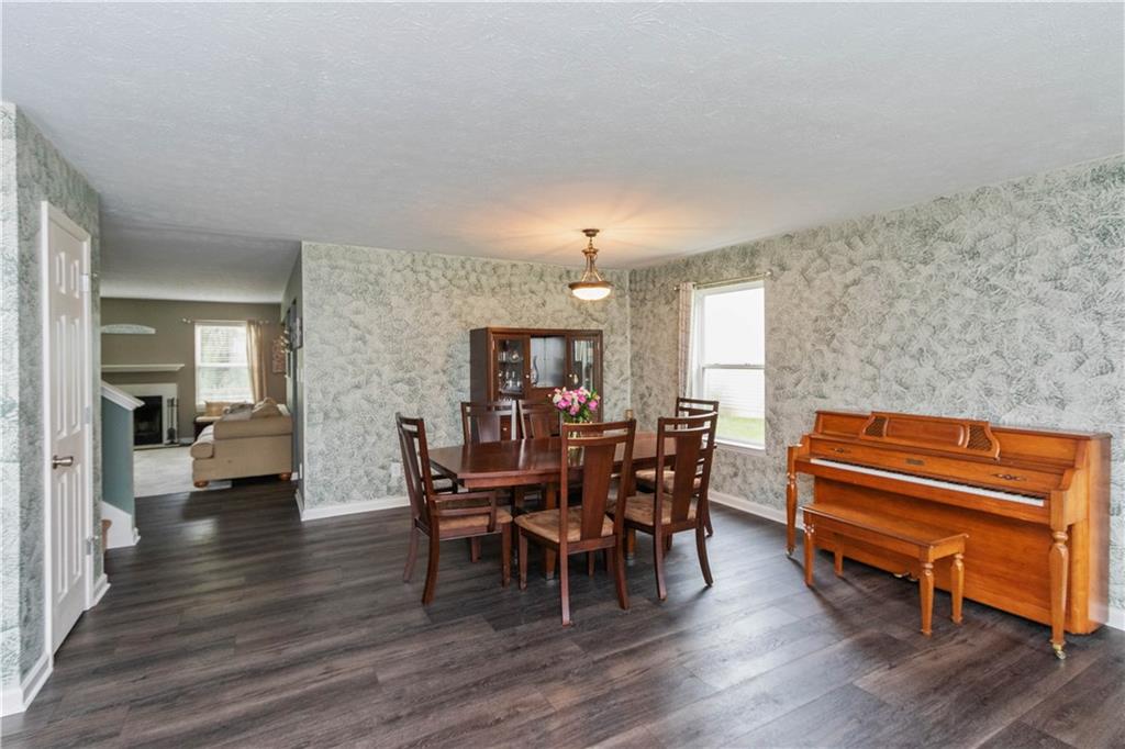 1297 Silver Ridge Lane Brownsburg, IN 46112 - Photo 2 of 26 Gallery Image 2