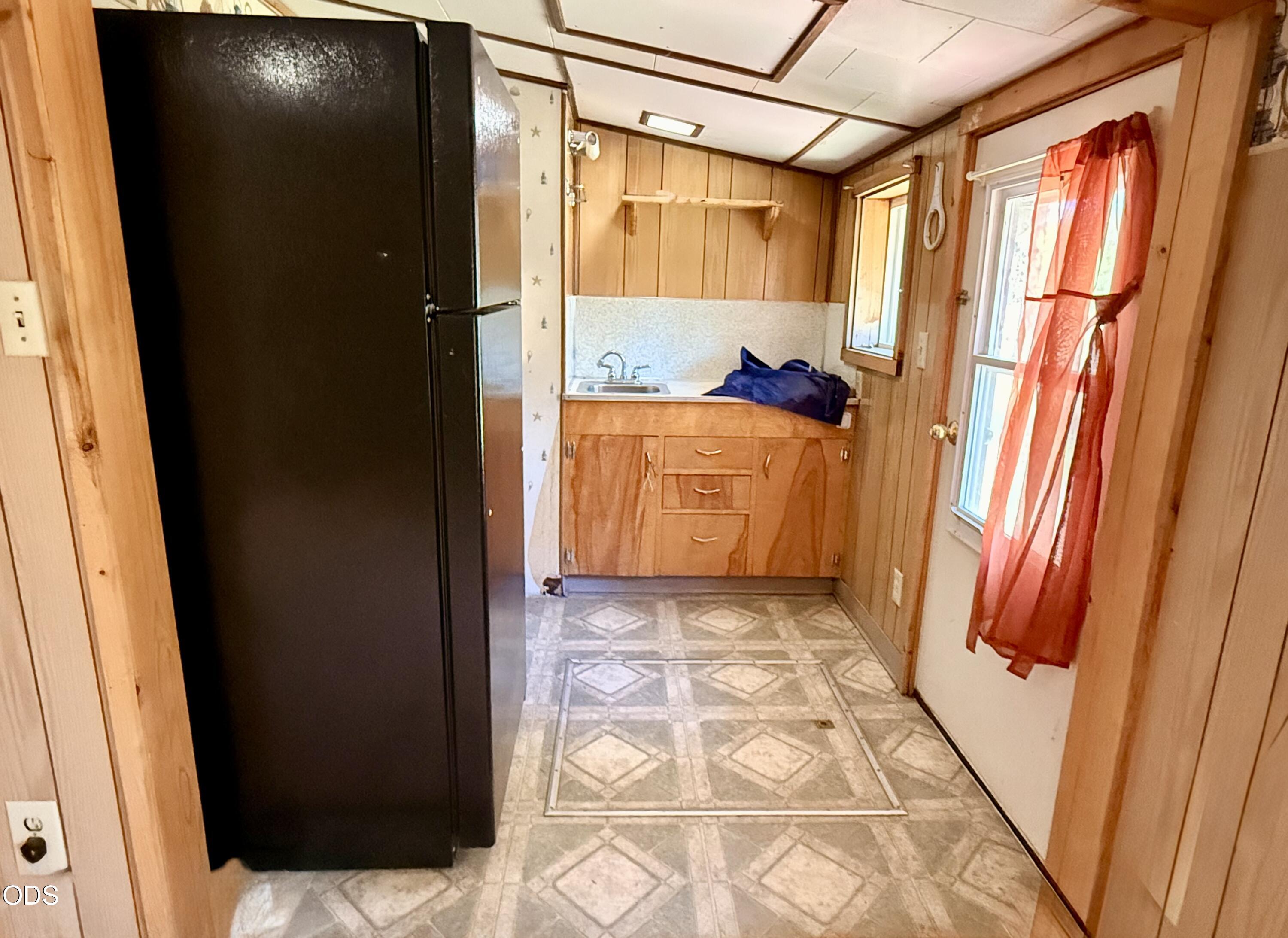 16025 Strawn Road La Pine, OR 97739 - Photo 54 of 95 a bathroom with a shower and a tub