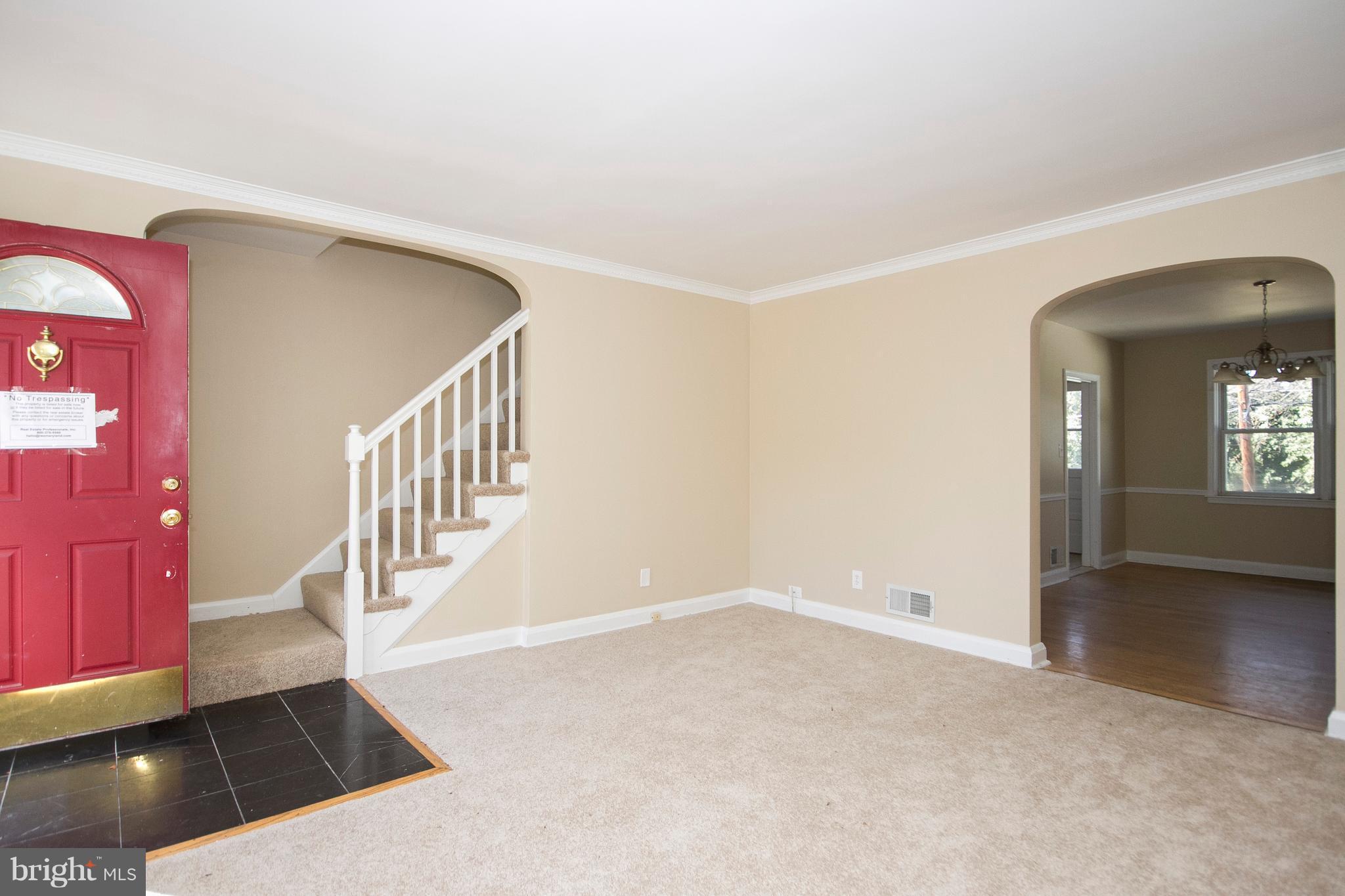 254 Blakeney Road Baltimore, MD 21228 - Photo 4 of 16 Living Room