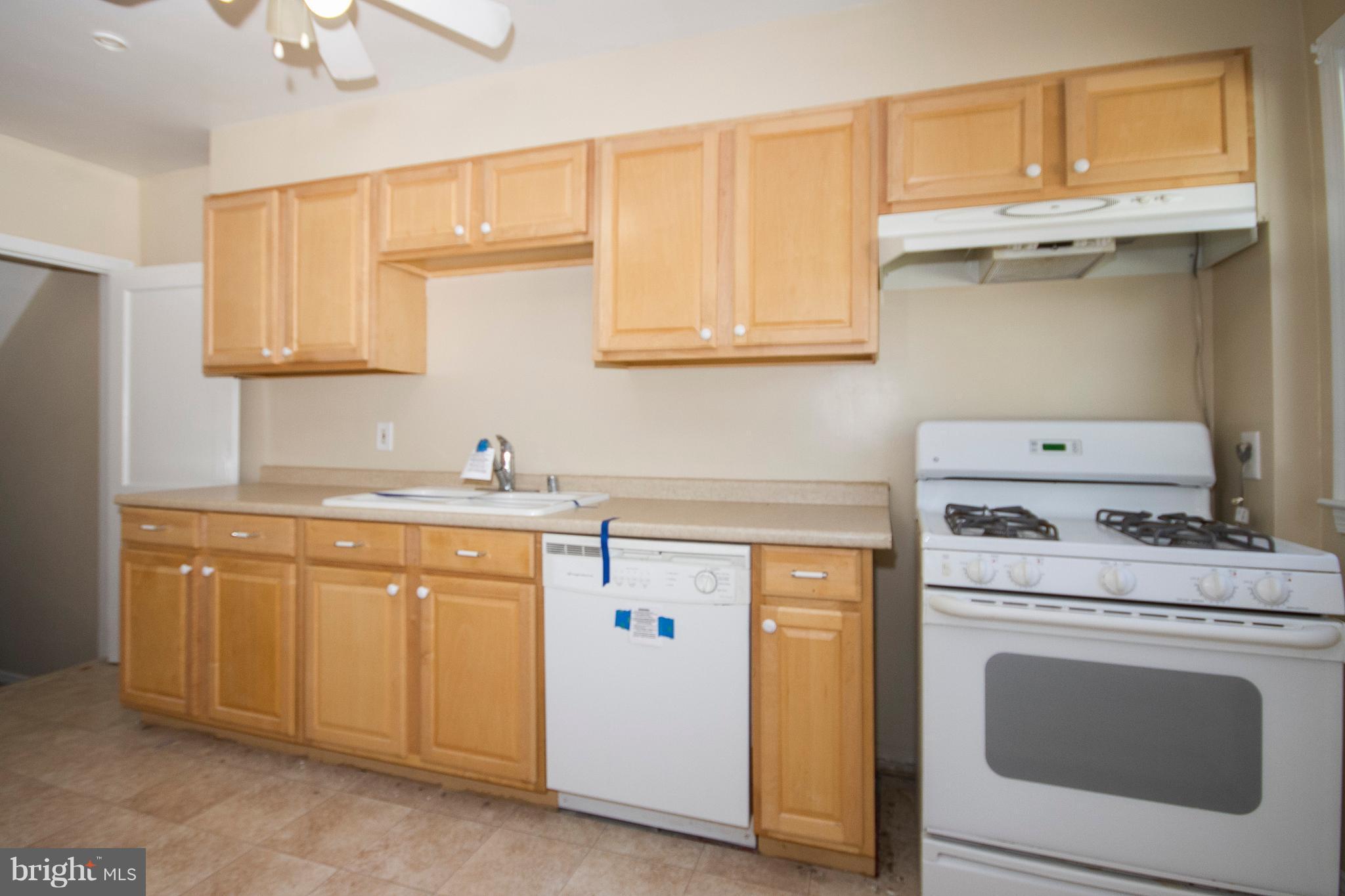 254 Blakeney Road Baltimore, MD 21228 - Photo 6 of 16 Kitchen
