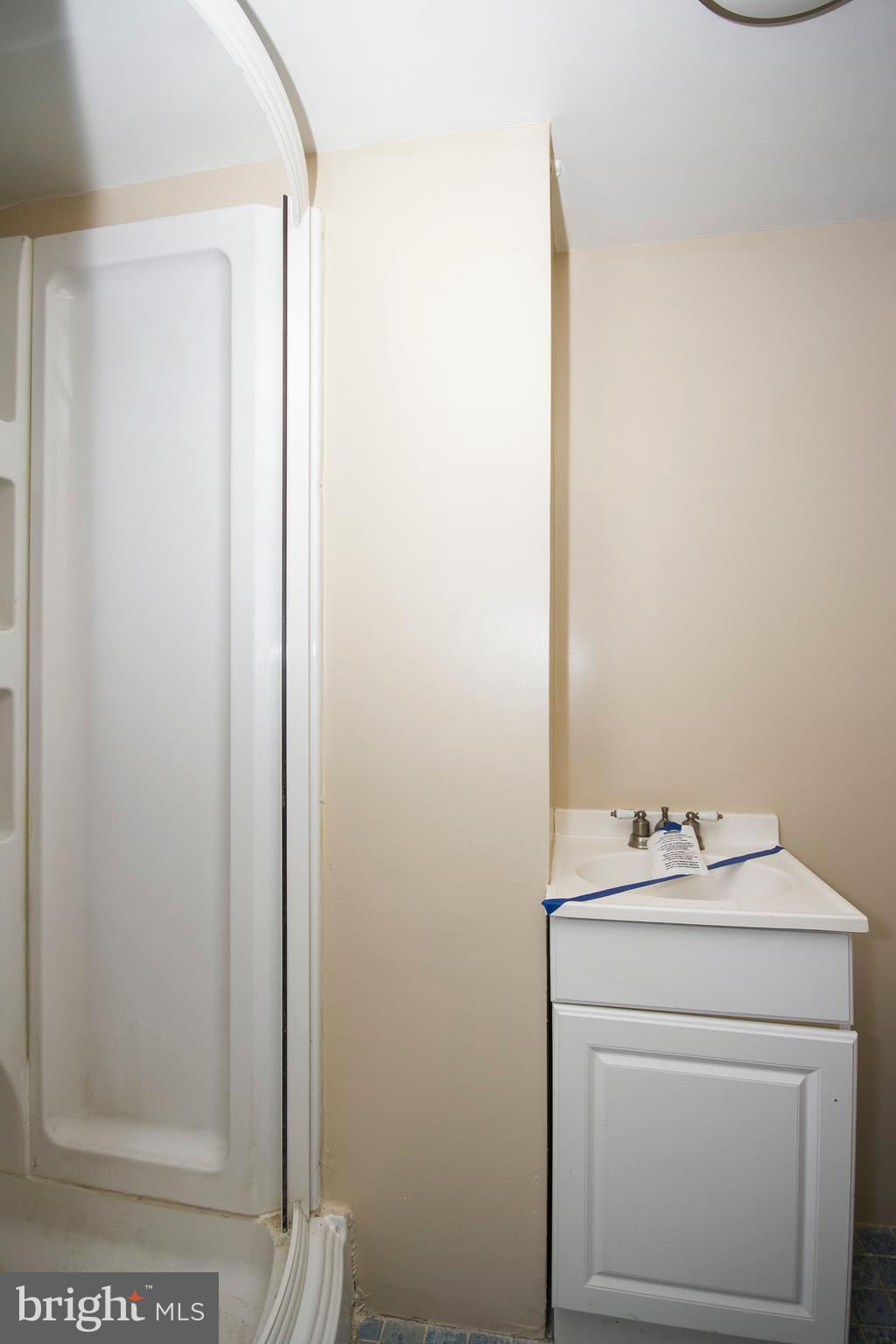 254 Blakeney Road Baltimore, MD 21228 - Photo 10 of 16 Bath