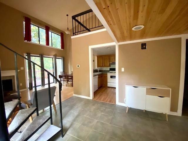 9020 South Pointe Ridge Lane, Unit 11 Bloomington, IN 47401 - Photo 10 of 15 Gallery Image 10