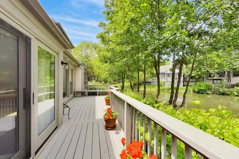 $910,000 | 32 Warrington Drive, Lake Bluff, IL 60044