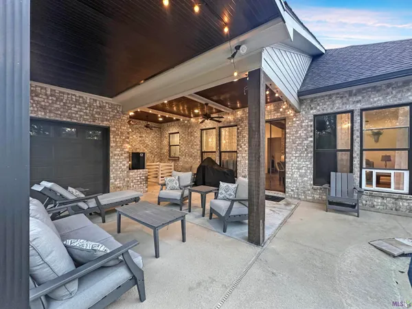 $549,000 | 1107 Camellia Way, Denham Springs, LA 70726