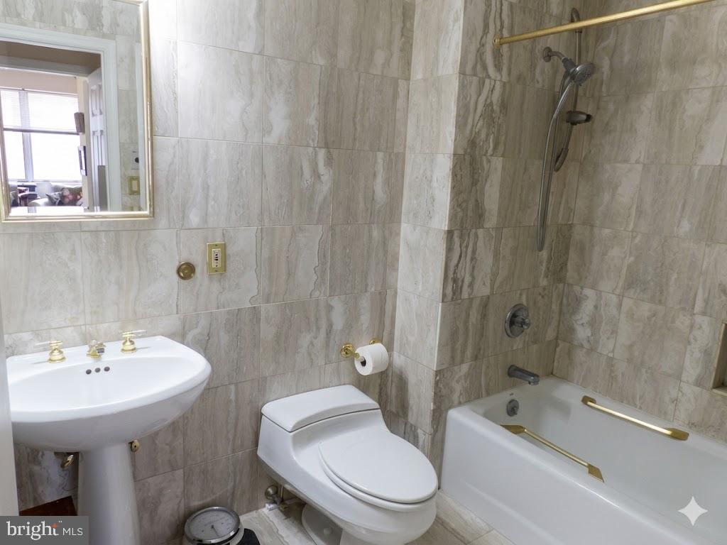 3801 Canterbury Road, Unit 716 Baltimore, MD 21218 - Photo 23 of 30 Elegant marble bathroom retreat.