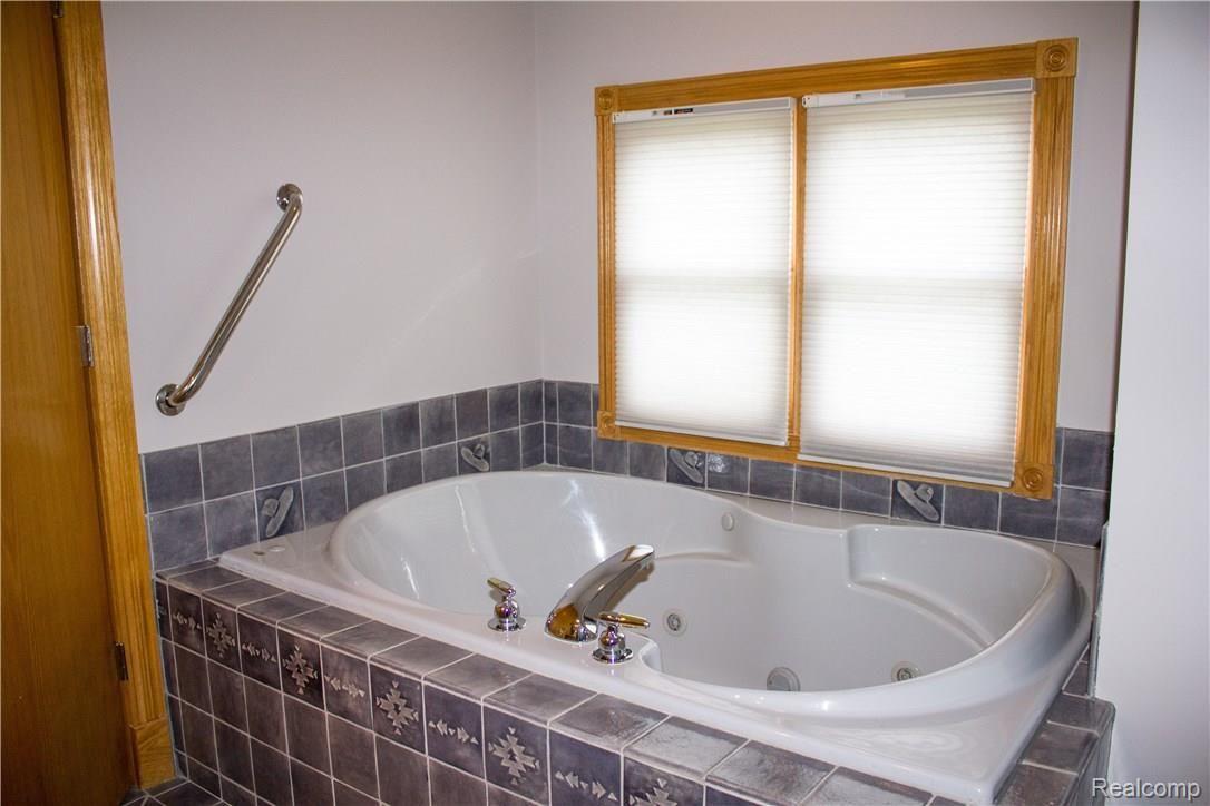 7085 McGuire Road Fenton, MI 48430 - Photo 51 of 68 IMG_2131.jpg