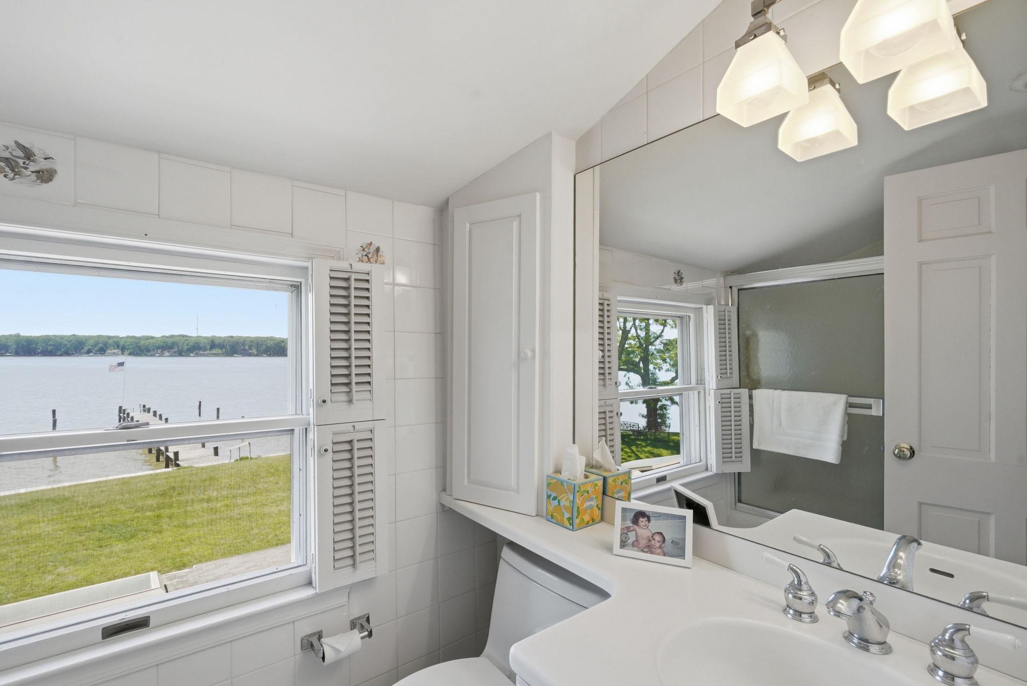 202 Royston Shores Road Chestertown, MD 21620 - Photo 38 of 72 Upstairs bathroom w/ water view!