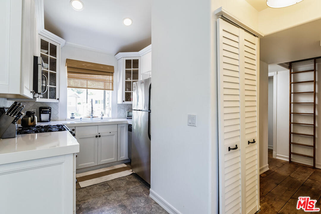 45 Paradise Cove Road Malibu, CA 90265 - Photo 7 of 15 a room with a bed and a window