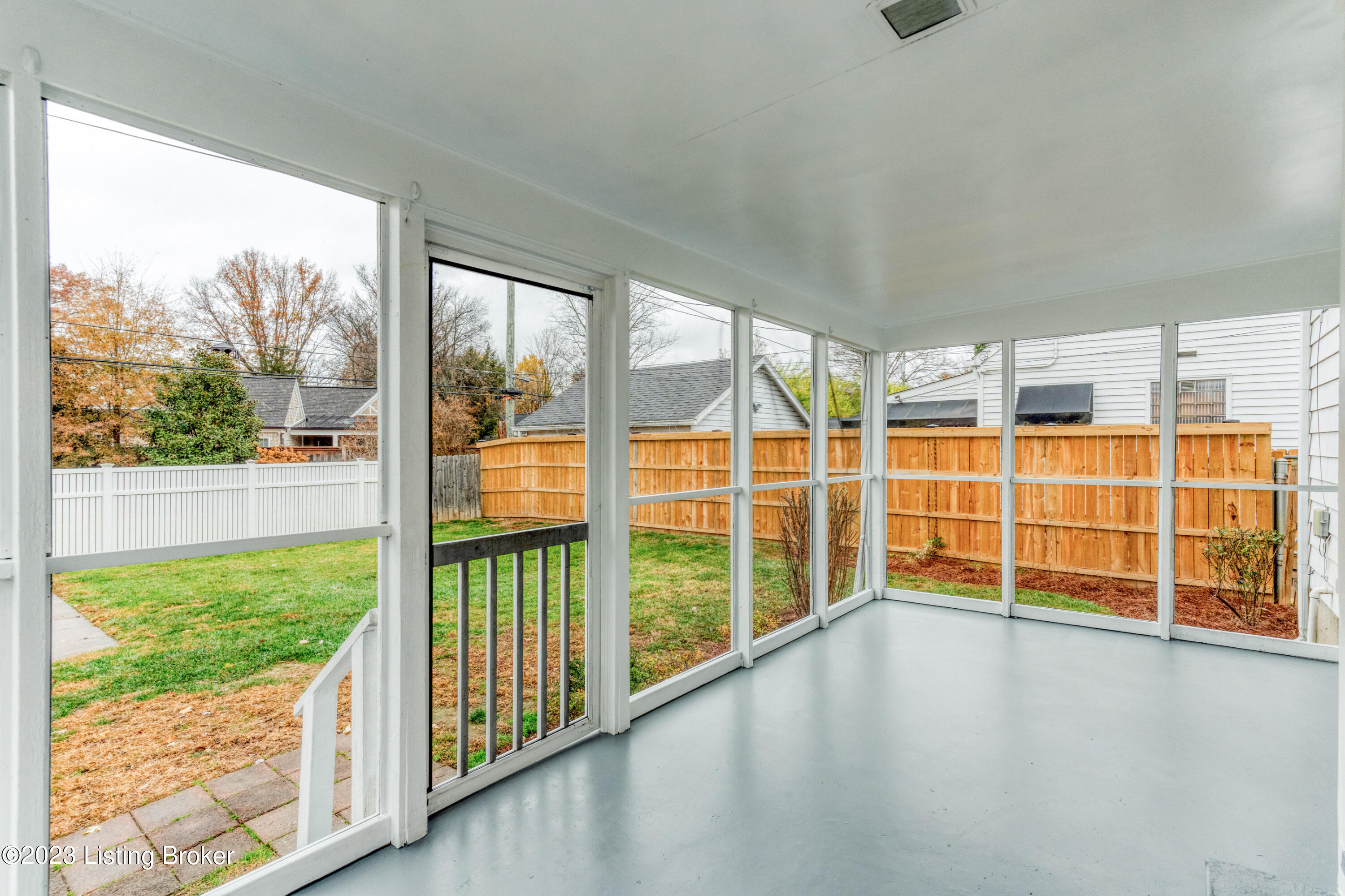 4103 Winchester Road Louisville, KY 40207 - Photo 17 of 40 016 - 20231117 09837