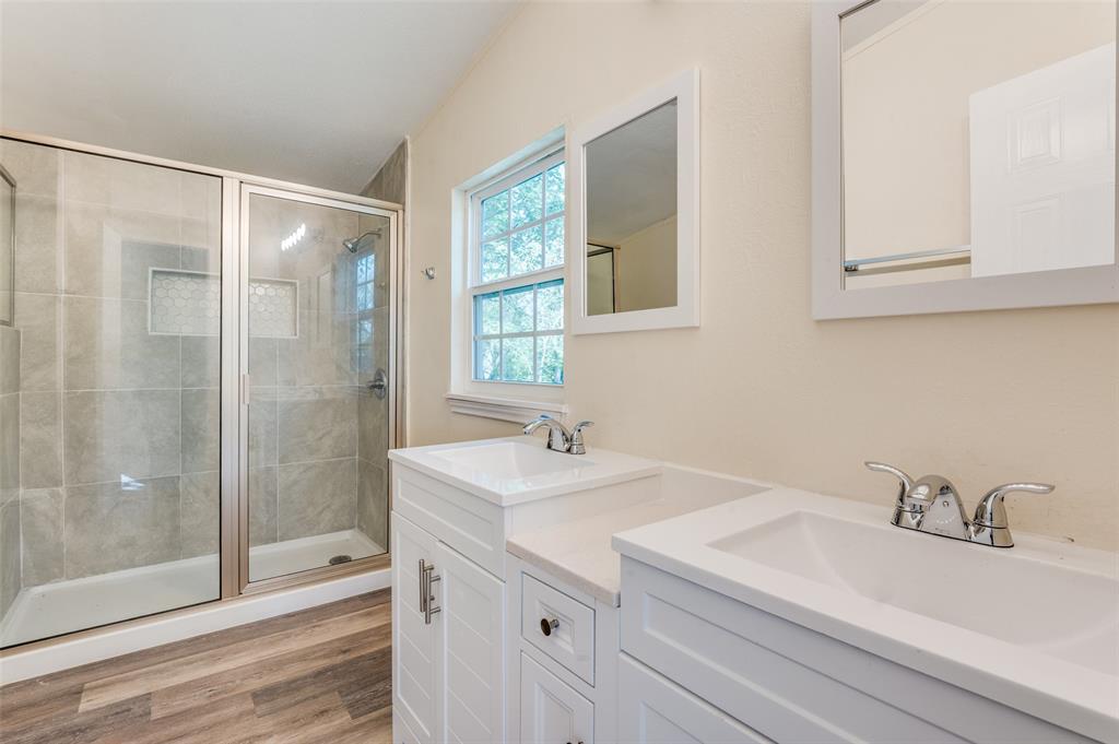 312 Oak Street Blue Ridge, TX 75424 - Photo 13 of 20 a bathroom with a sink and a mirror