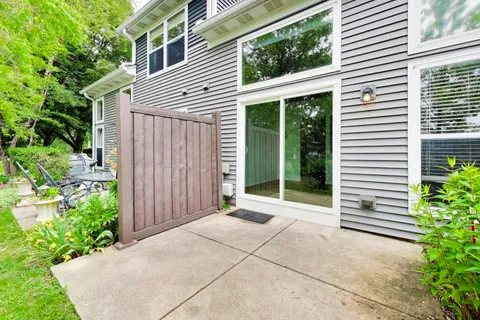 $2,999 | 312 East Tall Oaks Lane, Itasca, IL 60143