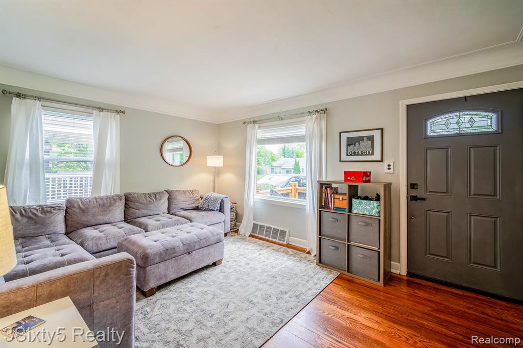 3831 Durham Road Royal Oak, MI 48073 - Photo 4 of 40