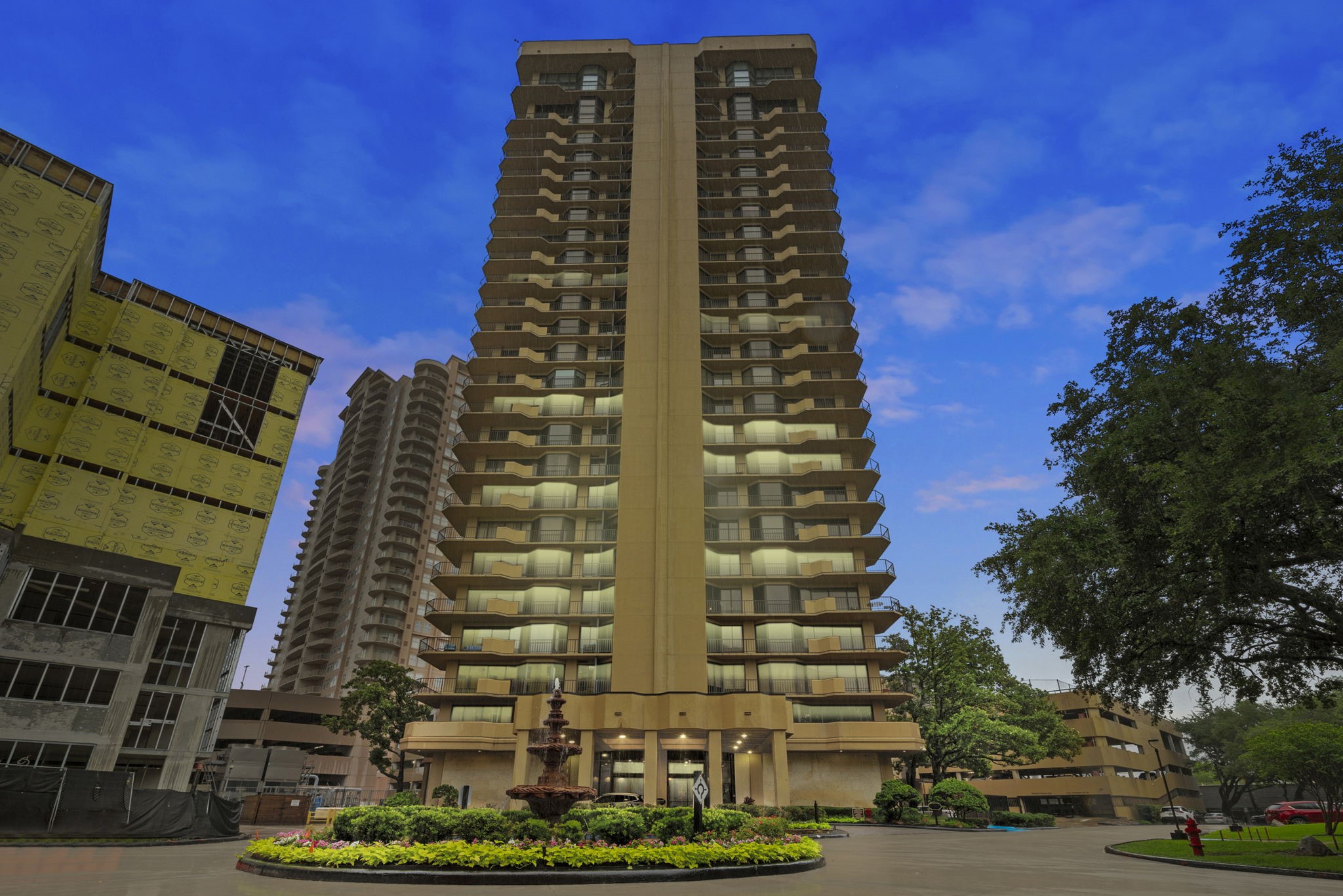 3350 McCue Road, Unit 1901 Houston, TX 77056 - Photo 2 of 29 a front view of a building