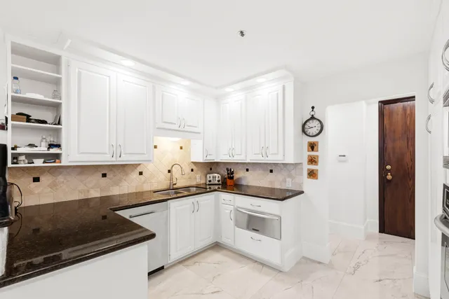 $299,900 | 3350 McCue Road, Unit 1901, Houston, TX 77056