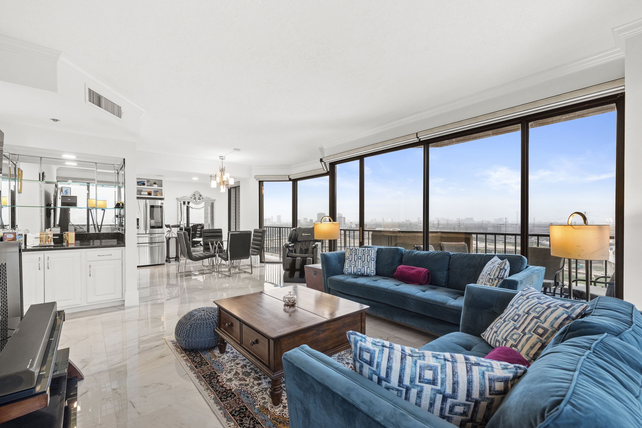 3350 McCue Road, Unit 1901 Houston, TX 77056 - Photo 10 of 29 a living room with furniture and a large window