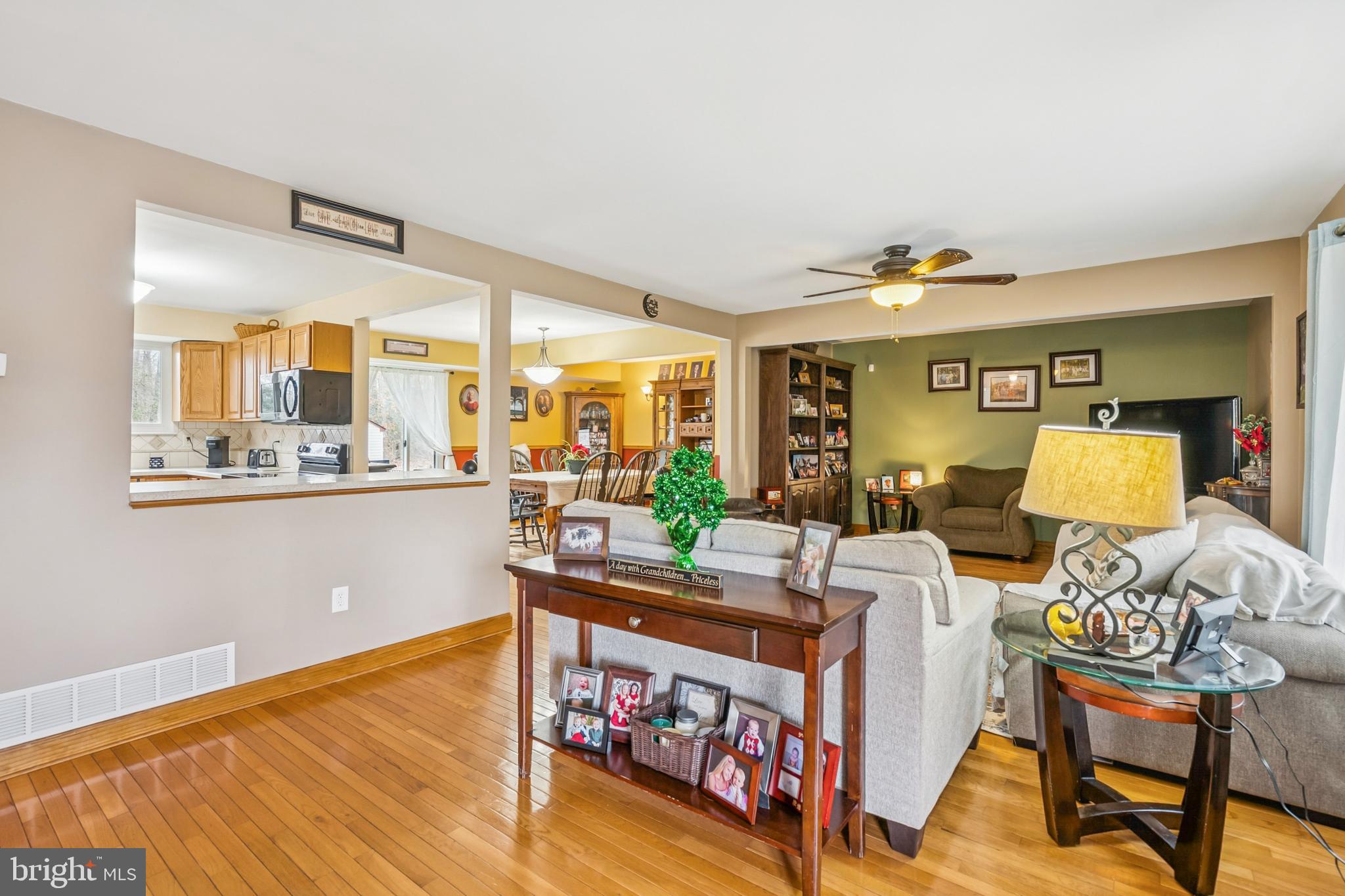 60 Spaulding Drive Monroeville, NJ 08343 - Photo 4 of 26 a living room with furniture and wooden floor