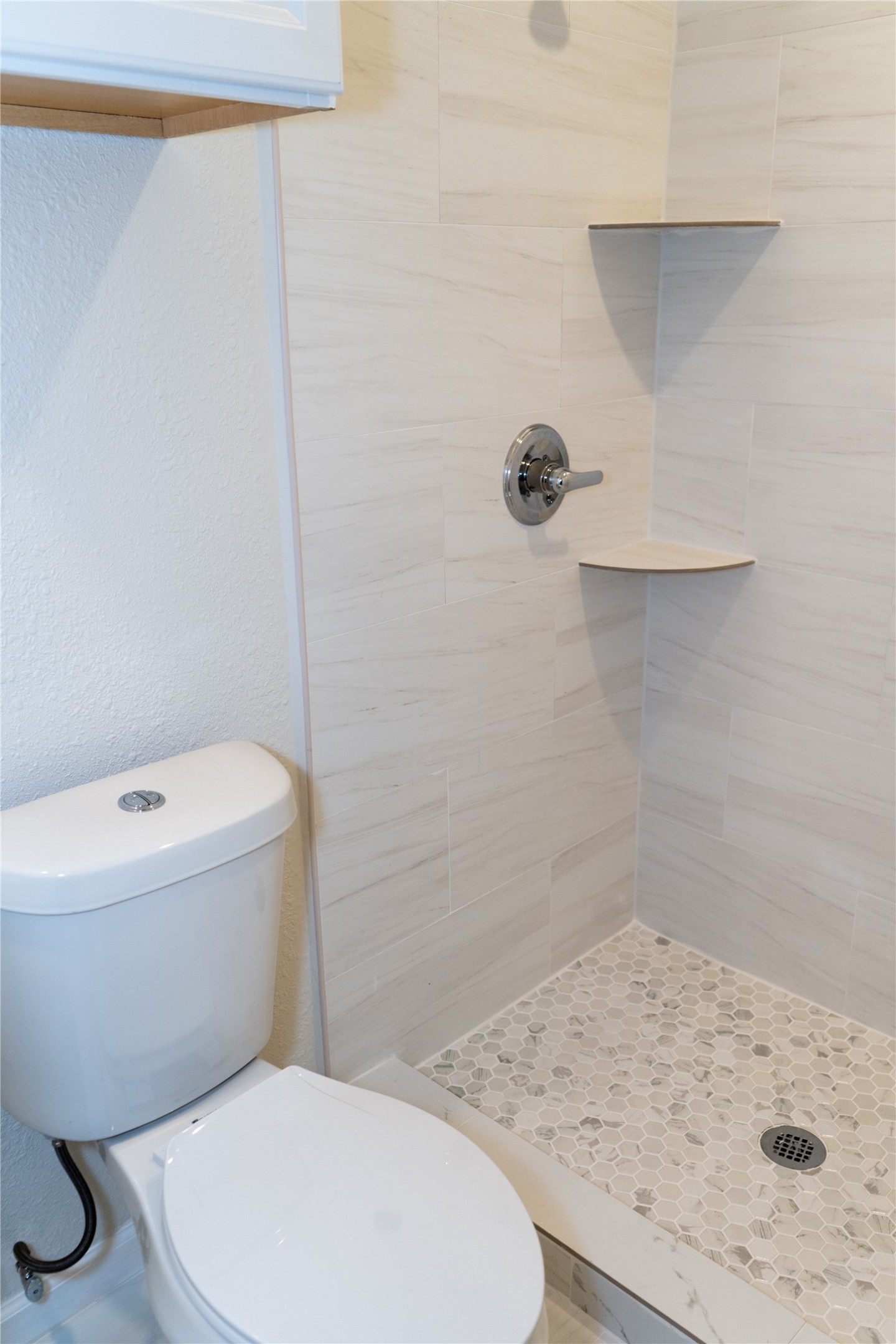 97 Anthony Street, Unit B Austin, TX 78702 - Photo 10 of 16 Full bath