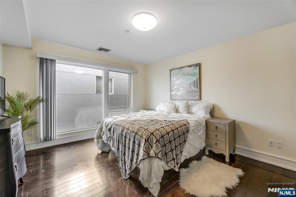 310 Cliff Lane, Unit 3C Cliffside Park, NJ 07010 - Photo 11 of 17 a bedroom with a bed and a window