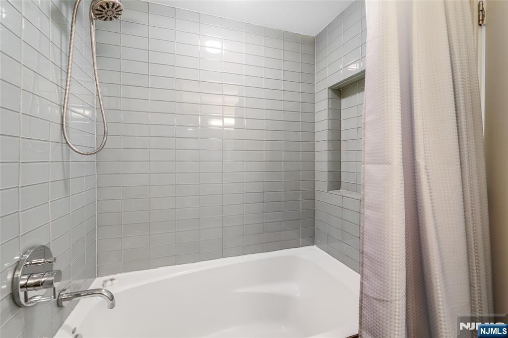 310 Cliff Lane, Unit 3C Cliffside Park, NJ 07010 - Photo 13 of 17 a bathroom with a bathtub