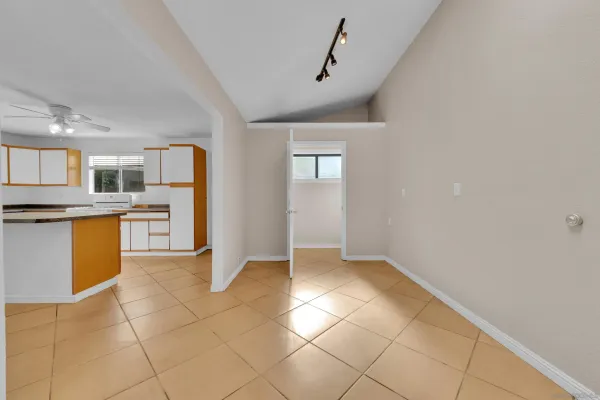 $699,700 | 805 Avenida Taxco, Vista, CA 92084