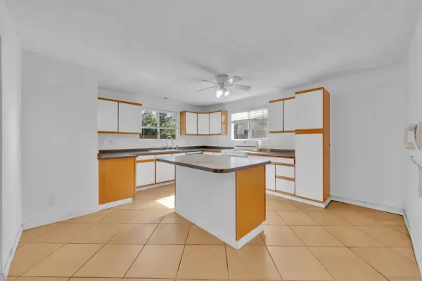 $699,700 | 805 Avenida Taxco, Vista, CA 92084