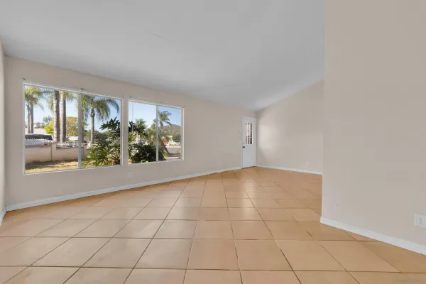 $699,700 | 805 Avenida Taxco, Vista, CA 92084