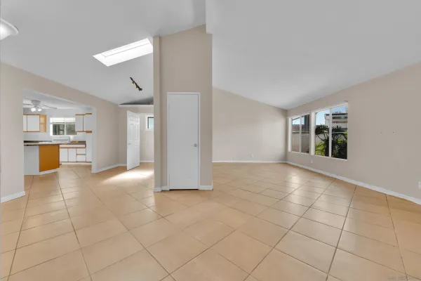 $699,700 | 805 Avenida Taxco, Vista, CA 92084