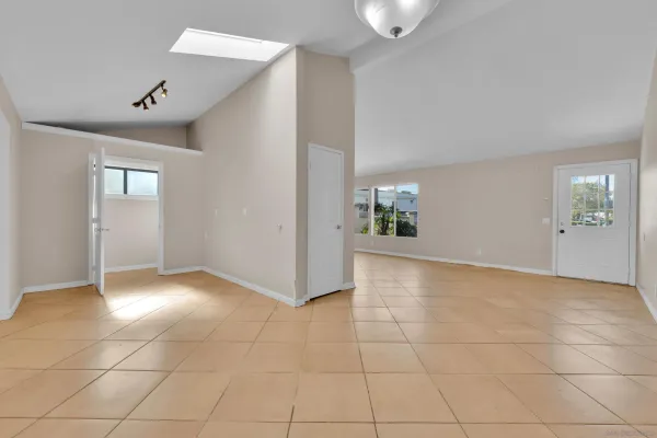 $699,700 | 805 Avenida Taxco, Vista, CA 92084