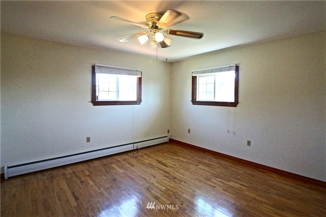 752 Duvall Place Northeast Renton, WA 98059 - Photo 14 of 20