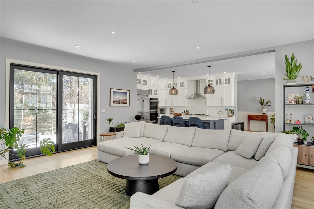 32 Lantern Lane Wellesley, MA 02481 - Photo 5 of 41