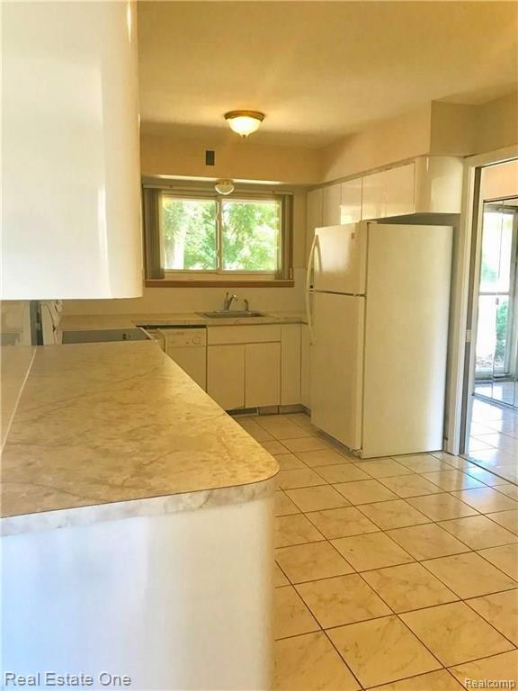 32501 West 13 Mile Road Farmington, MI 48334 - Photo 10 of 20