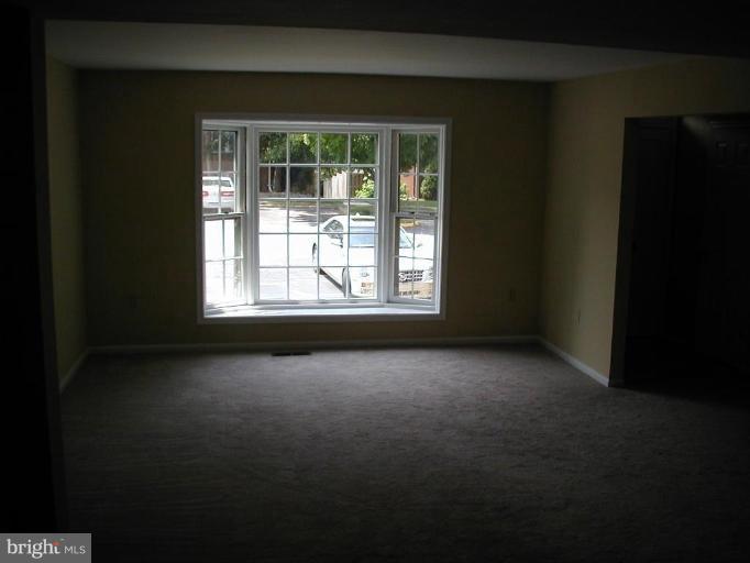 8071 Powderbrook Lane Springfield, VA 22153 - Photo 3 of 23 Living Room