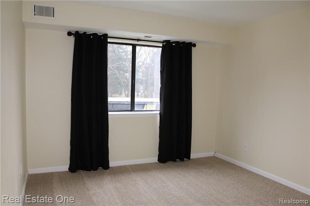 30038 West 12 Mile Road, Unit 42 Farmington, MI 48334 - Photo 3 of 23