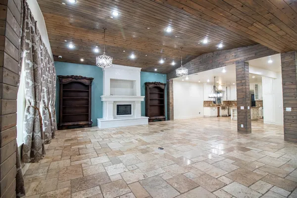 a view of an entryway with a livingroom
