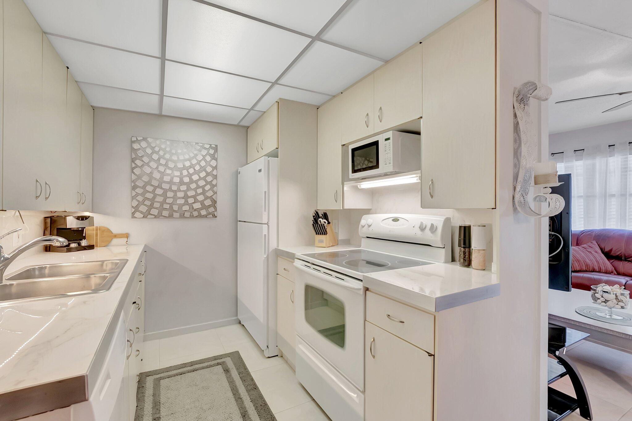 2051 Cambridge C Deerfield Beach, FL 33442 - Photo 7 of 76 2051 Cambridge C