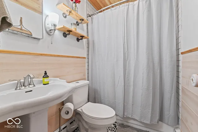 $160,000 | 823 North A Street, Elwood, IN 46036