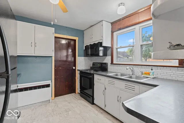 $160,000 | 823 North A Street, Elwood, IN 46036