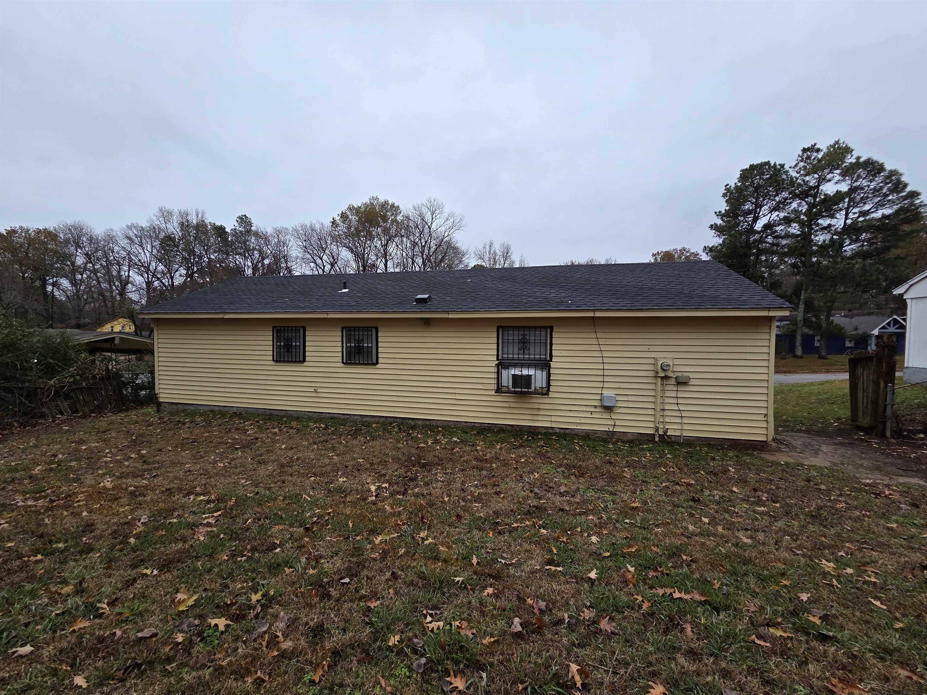 2192 Lisa Avenue Memphis, TN 38127 - Photo 19 of 21 a backyard of a house with lots of green space