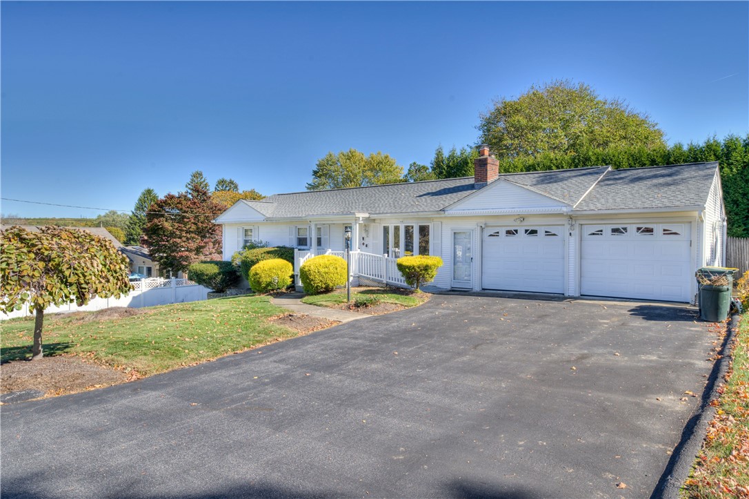 16 Randall Street Smithfield, RI 02828 - Photo 3 of 33