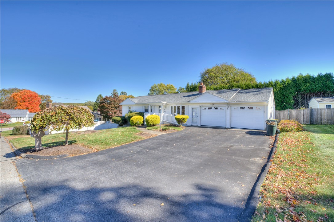 16 Randall Street Smithfield, RI 02828 - Photo 5 of 33