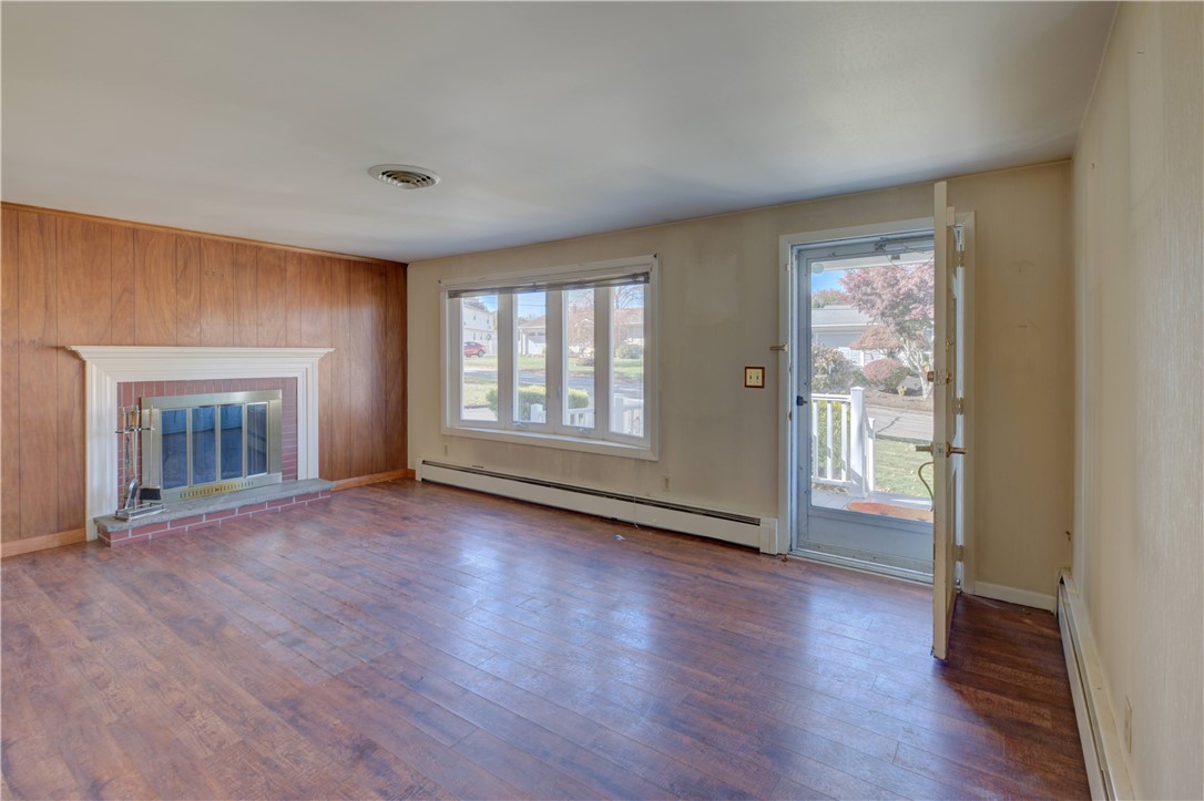 16 Randall Street Smithfield, RI 02828 - Photo 8 of 33