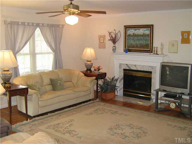 6709 Matthews Road Durham, NC 27712 - Photo 4 of 8 LIVING ROOM